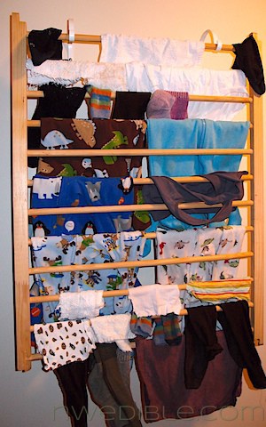DIY Wall Mounted Clothes Drying Rack (8)