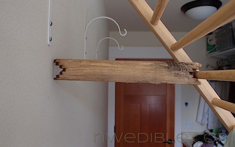 DIY Wall Mounted Clothes Drying Rack (2)